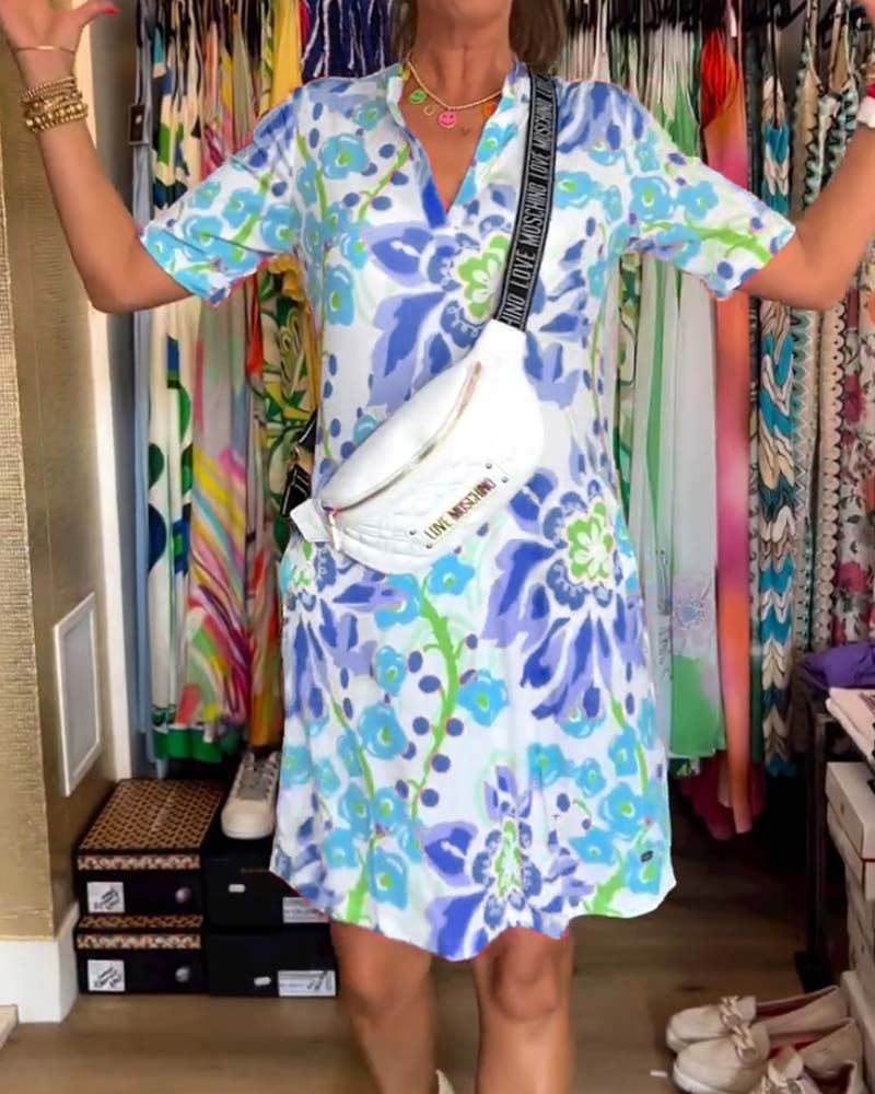 Šaty Puķaina s krátkymi nohavicami a véčkovým výstrihom