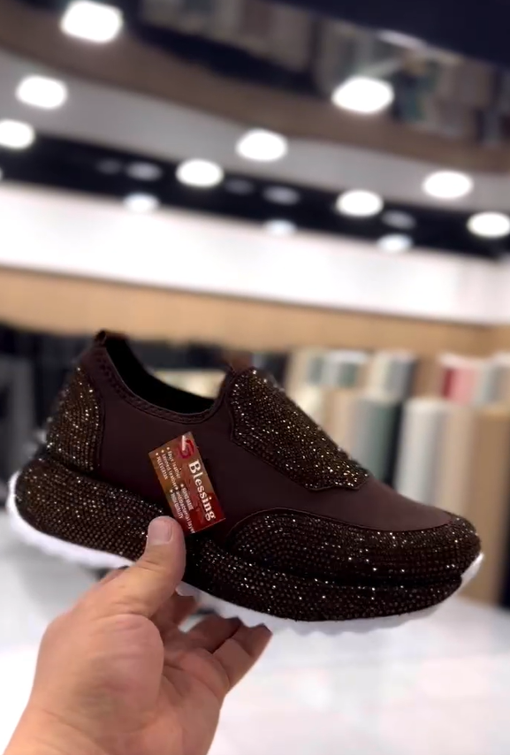 Μοντέρνα, καθημερινά αθλητικά παπούτσια με κρύσταλλα-GR