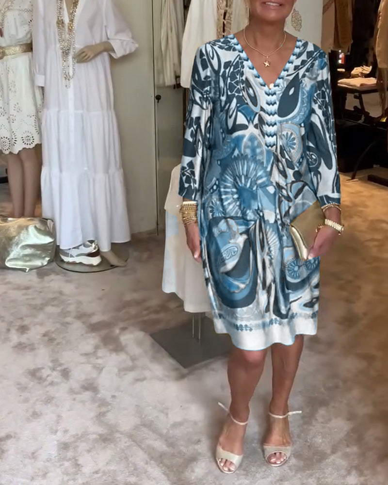 Laisvalaikio suknelė V formos iškirpte ir vintažiniu raštu-LT