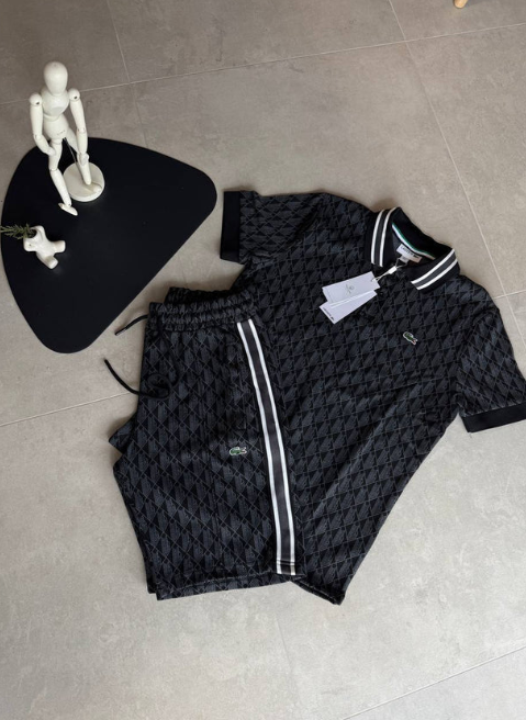 Madingas ir universalus laisvalaikio šortų kostiumas trumpomis rankovėmis-LT