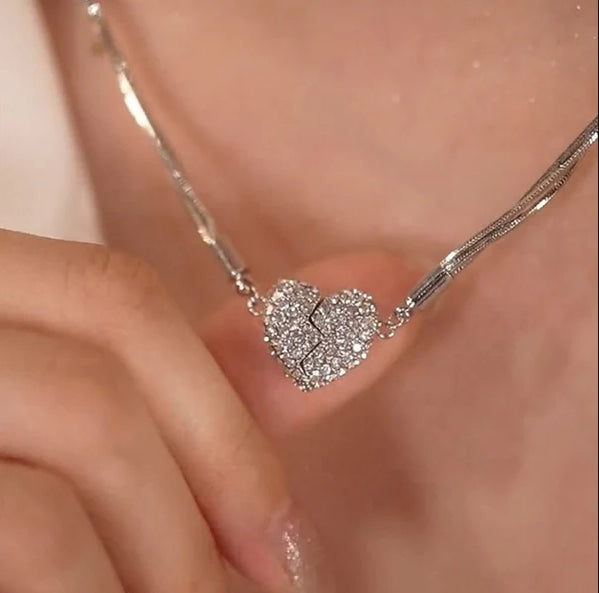 Elegantiškas karoliai, putojantis - "Magnetinė širdis"-LT