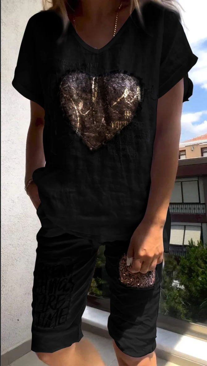 Įprastas dviejų dalių kostiumas su V formos iškirpte ir aukso spalvos įspaudu-LT