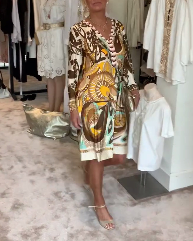 Laisvalaikio suknelė V formos iškirpte ir vintažiniu raštu-LT