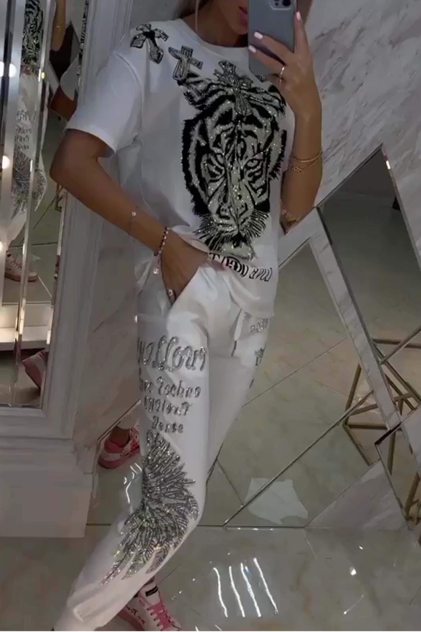 Moteriškas dviejų dalių komplektas: palaidinė ir kelnės su moderniu rombo raštu-LT