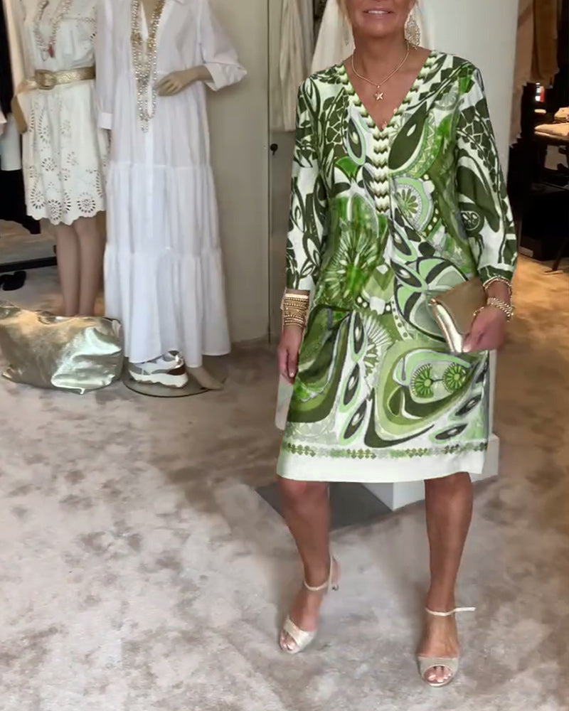 Laisvalaikio suknelė V formos iškirpte ir vintažiniu raštu-LT