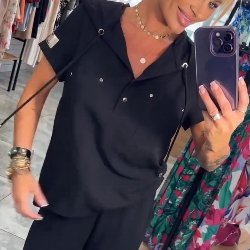 Palaidinė su gobtuvu ir V formos iškirpte, trumpomis rankovėmis, kelnėmis, dviejų dalių komplektas-LT