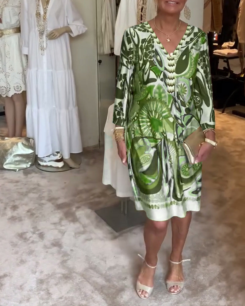 Laisvalaikio suknelė V formos iškirpte ir vintažiniu raštu-LT