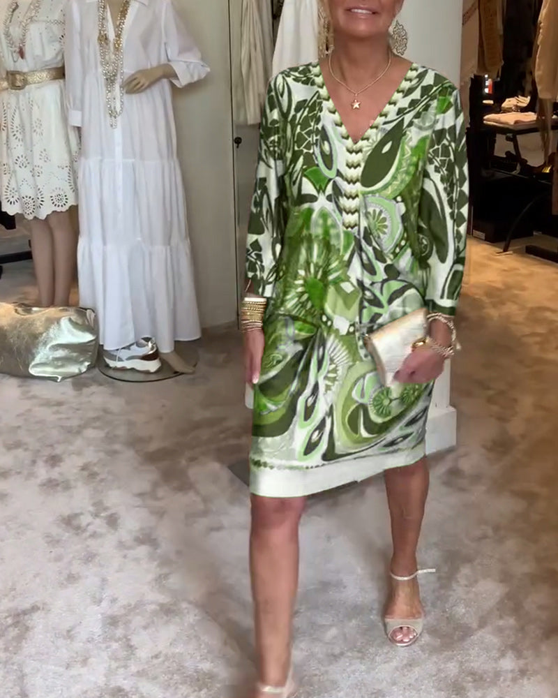 Laisvalaikio suknelė V formos iškirpte ir vintažiniu raštu-LT