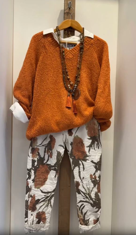 Moteriškas laisvalaikio stiliaus kostiumas, marškiniai, megztinis ir kelnės-LT