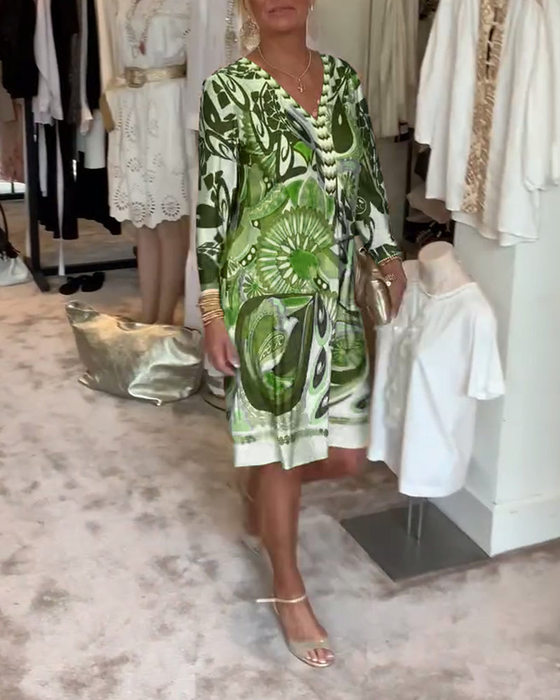 Laisvalaikio suknelė V formos iškirpte ir vintažiniu raštu-LT