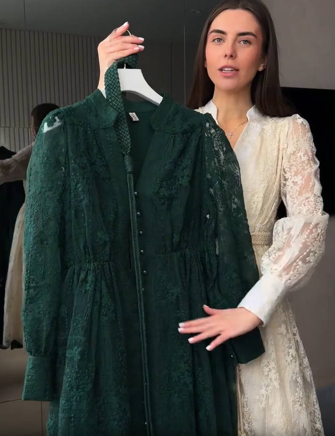 Moteriška suknelė su V formos iškirpte, gausiai siuvinėta-LT