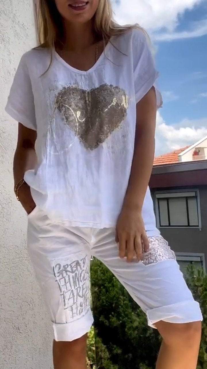 Traje casual de dos piezas con escote en pico y relieve dorado.-ES