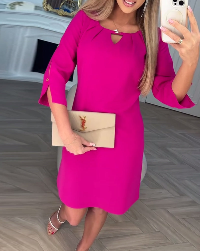 Elegantiška, vienspalvė, paprasta V formos suknelė.-LT