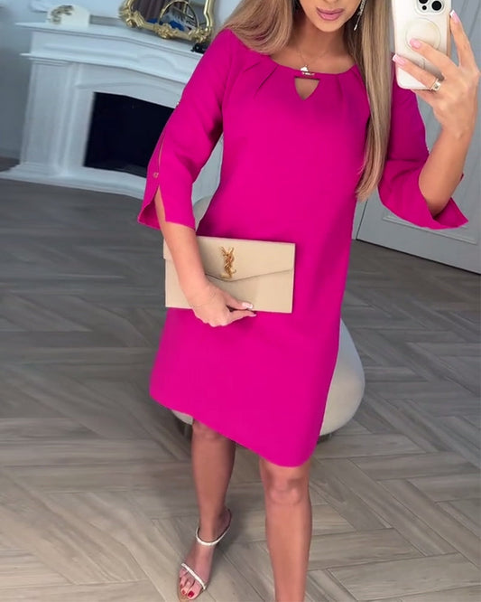 Elegantiška, vienspalvė, paprasta V formos suknelė.-LT