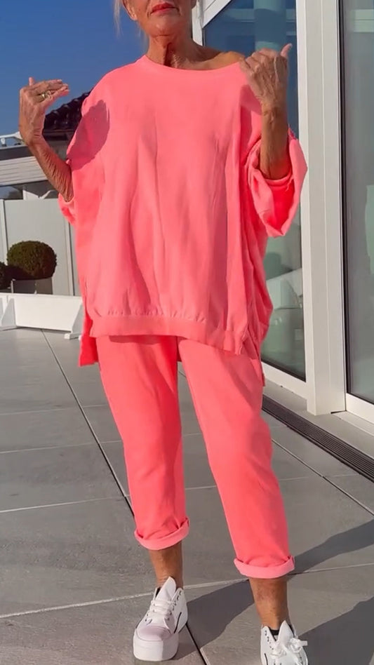 Γυναικείο καλοκαιρινό casual κοστούμι με στρογγυλή λαιμόκοψη, ανοιχτόχρωμο και σκίσιμο-GR