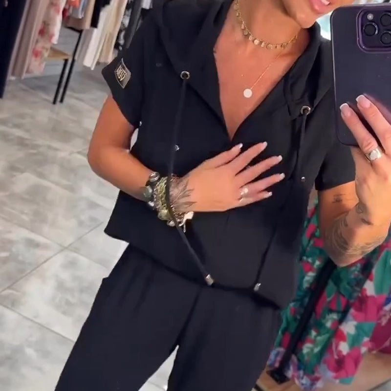 Palaidinė su gobtuvu ir V formos iškirpte, trumpomis rankovėmis, kelnėmis, dviejų dalių komplektas-LT