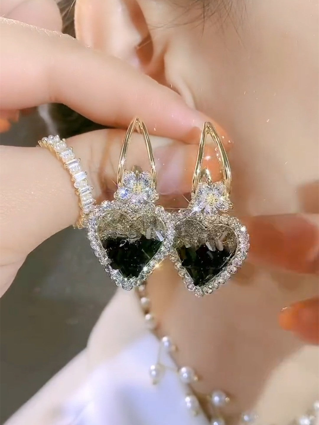Zelené náušnice s krištáľovými srdiečkami-SK