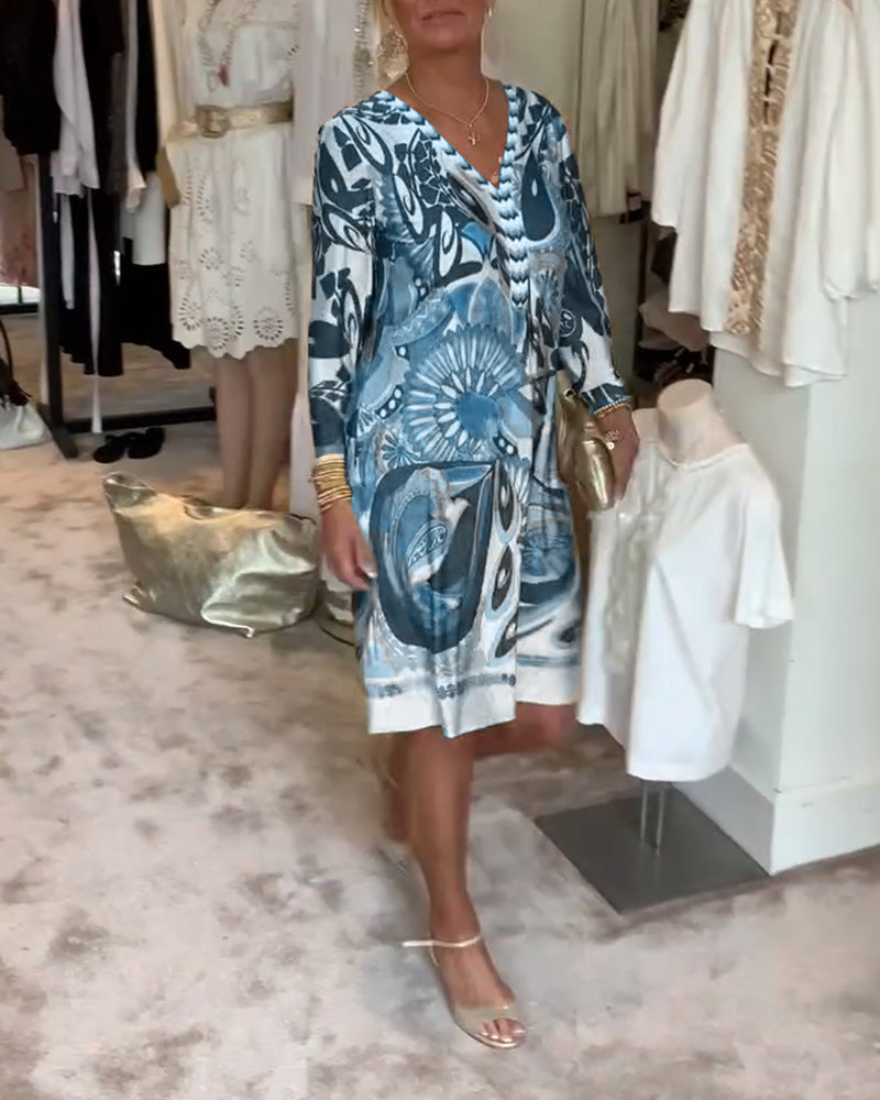 Ležérne šaty s výstrihom do V s vintage potlačou-SK