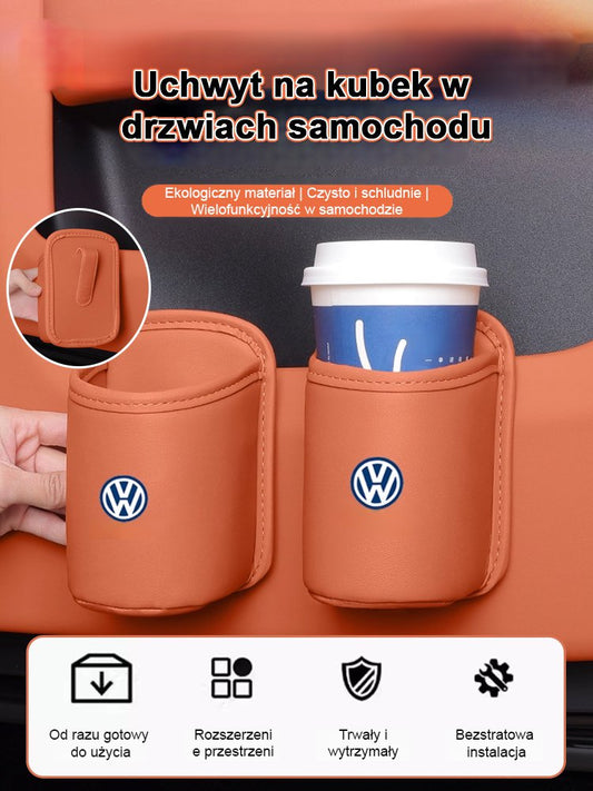 Uchwyt na kubek w drzwiach samochodu