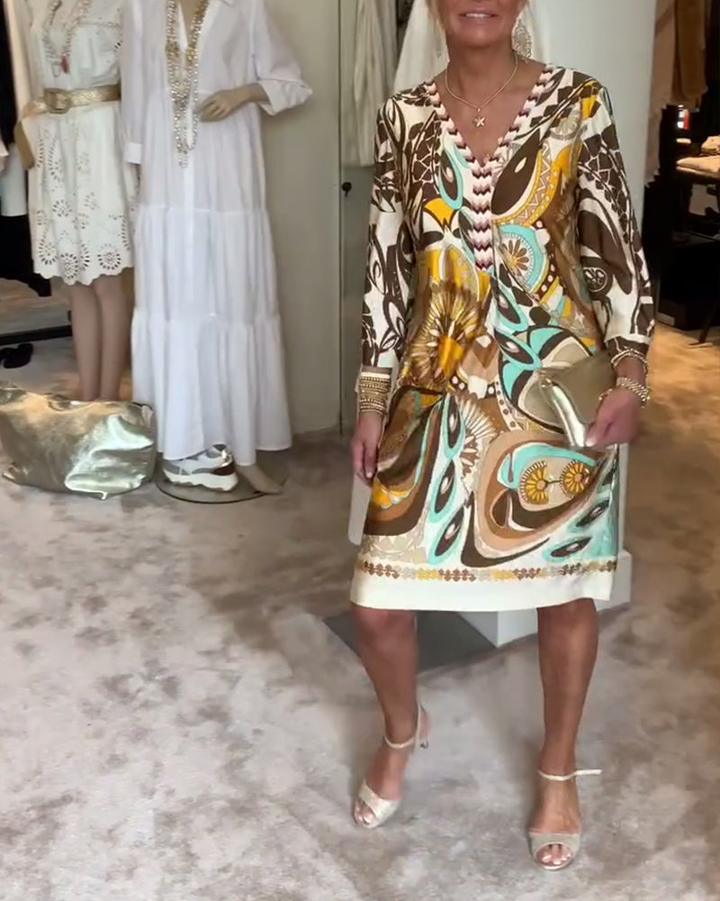 Laisvalaikio suknelė V formos iškirpte ir vintažiniu raštu-LT