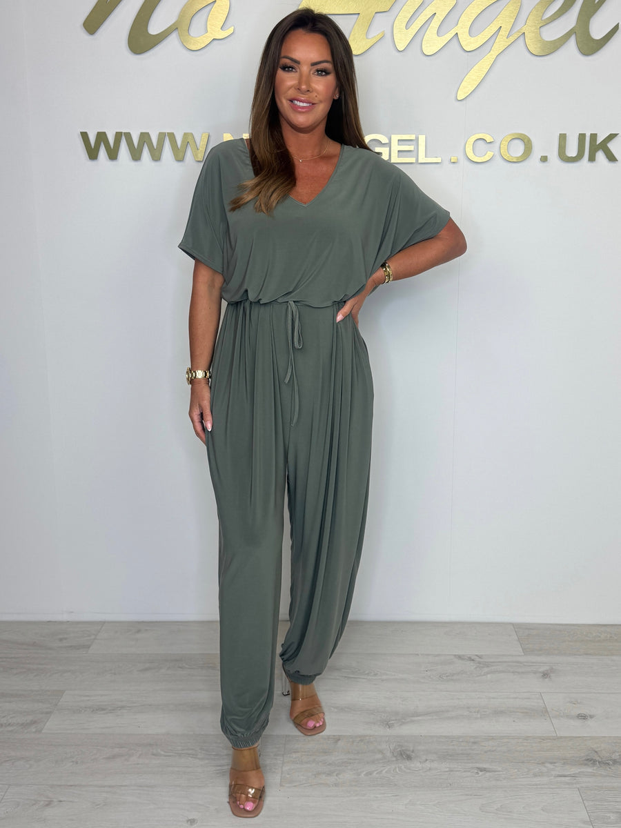 Bavlnený overal s výstrihom do V a kravatou z roku 2025-SK