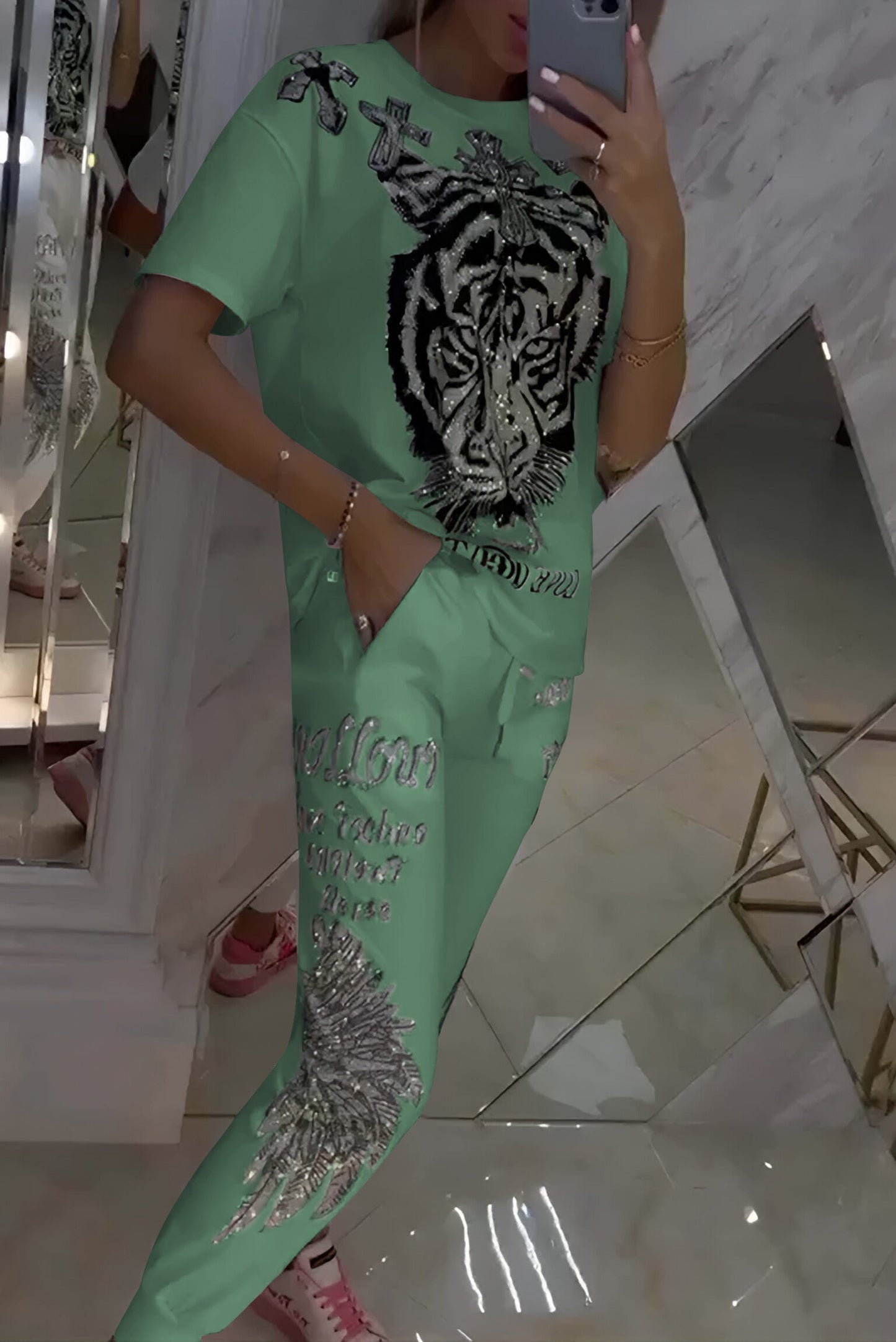 Moteriškas dviejų dalių komplektas: palaidinė ir kelnės su moderniu rombo raštu-LT