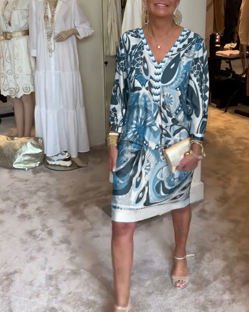 Ležérne šaty s výstrihom do V s vintage potlačou-SK