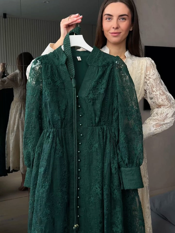 Moteriška suknelė su V formos iškirpte, gausiai siuvinėta-LT