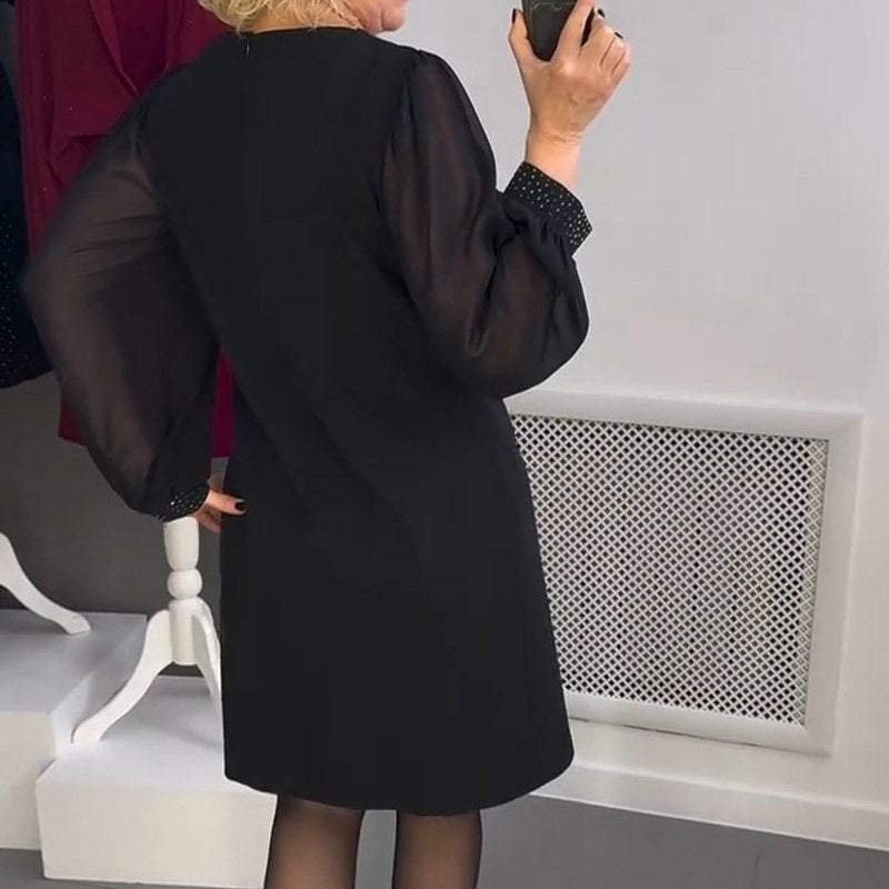 Juoda midi suknelė su juvelyriniais papuošimais-LT