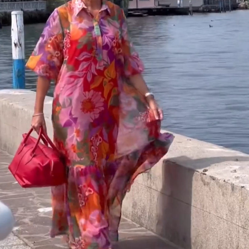 Raudona šifono suknelė su gėlių raštu-LT