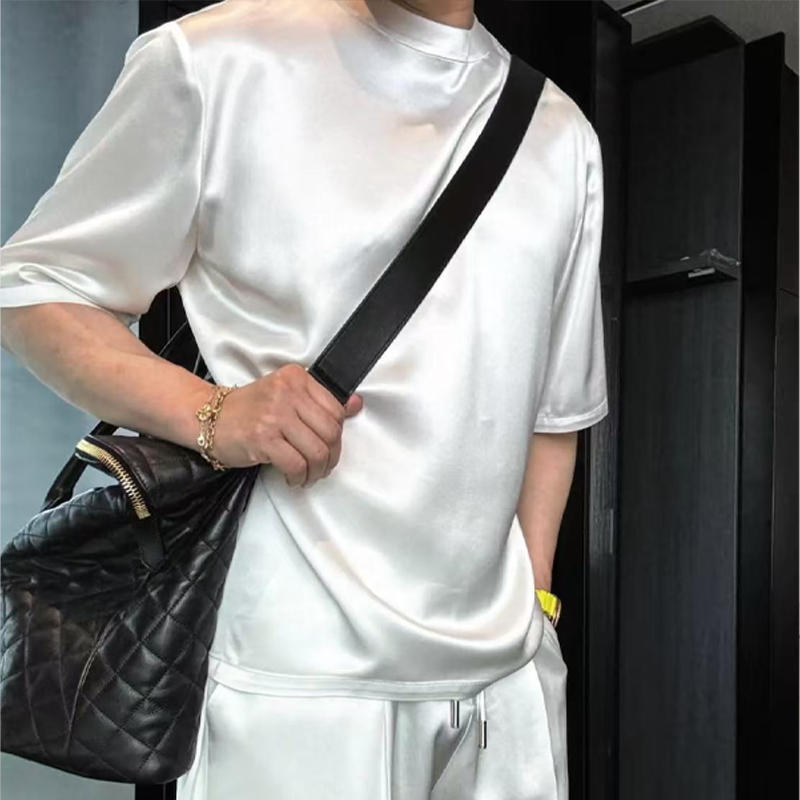 Moški dvodelni komplet iz enobarvne bluze in bermude-SI