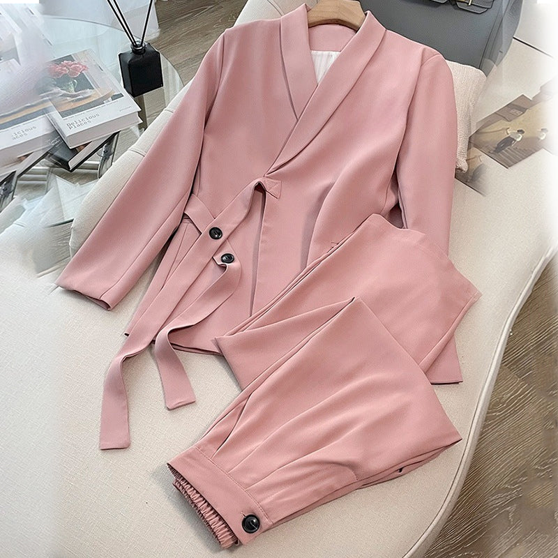 Dviejų dalių moteriškas komplektas – švarkas su raišteliu priekyje ir plačios kelnės-LT